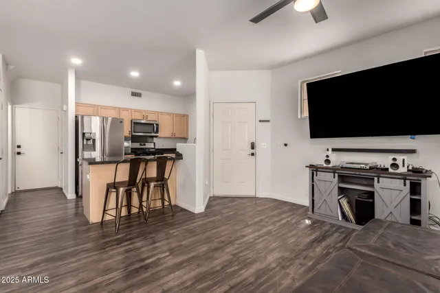 $379,900 | 1480 South Boulder Street, Unit B, Gilbert, AZ 85296