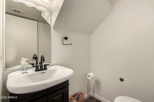 $379,900 | 1480 South Boulder Street, Unit B, Gilbert, AZ 85296