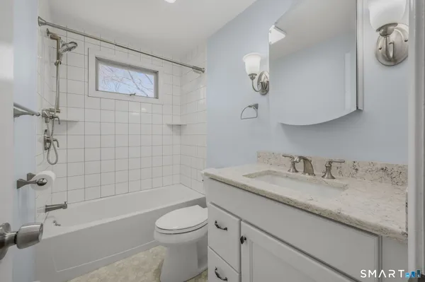 $449,900 | 536 Greenhaven Road, Stonington, CT 06379