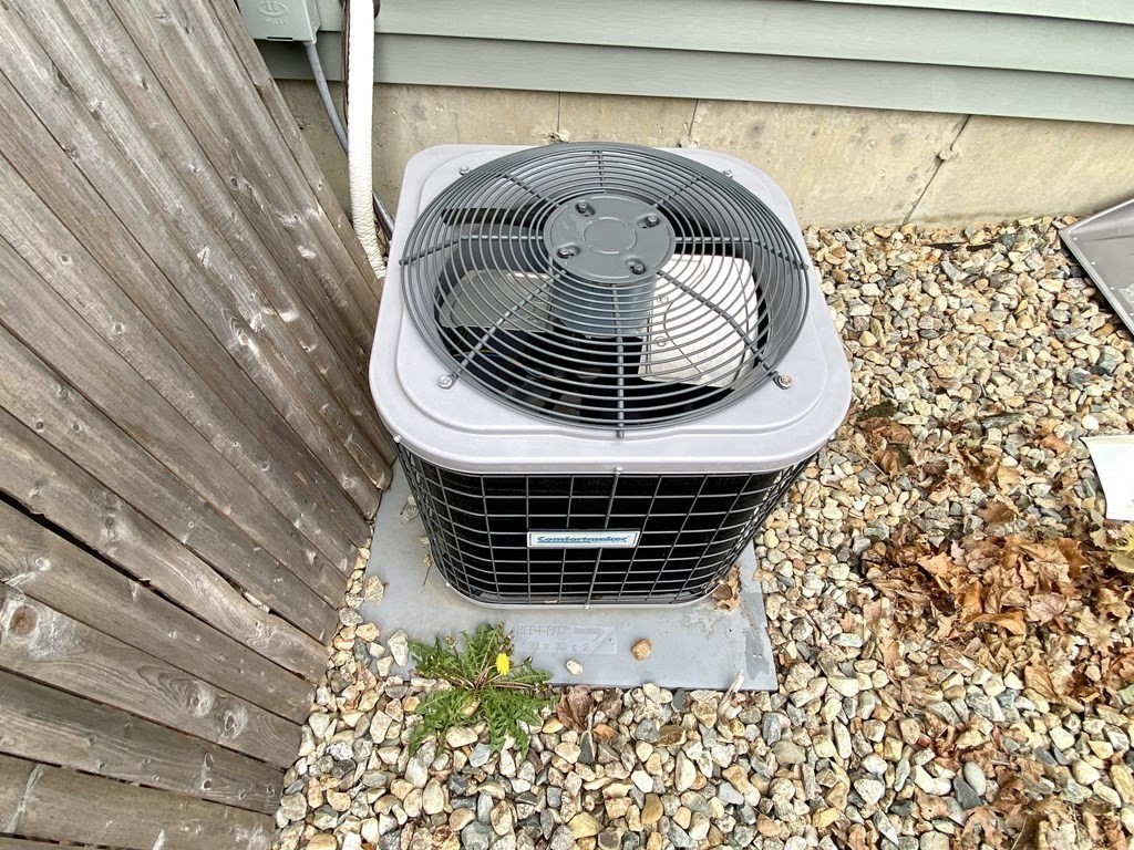 8 Mill Street, Unit B Wareham, MA 02576 - Photo 25 of 30 a picture of door