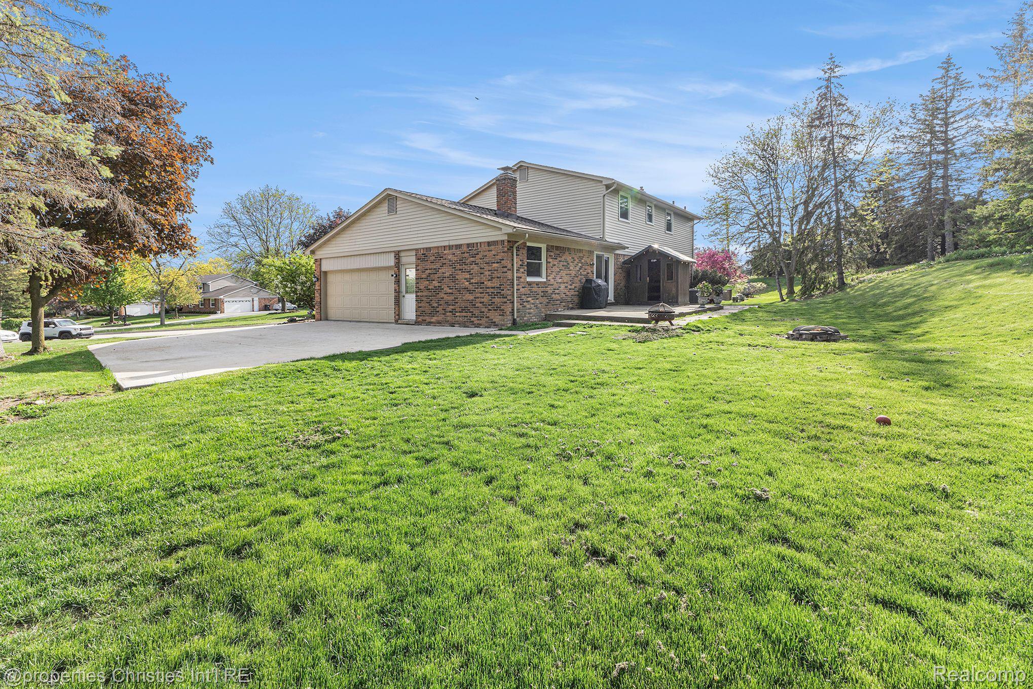 2444 Lassiter Drive Rochester, MI 48309 - Photo 24 of 28 Side Yard