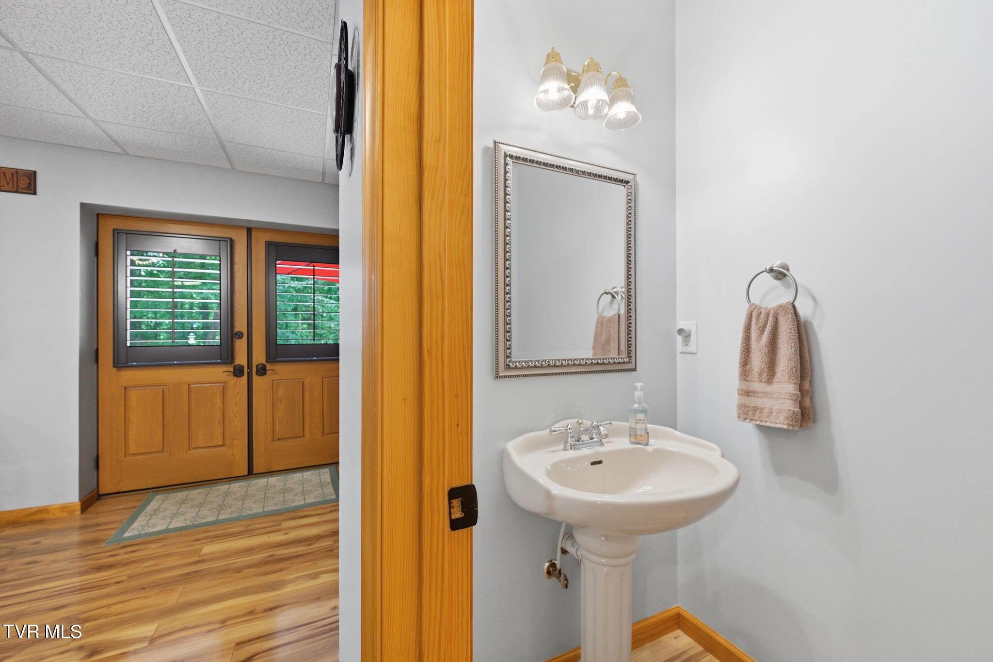 329 Harbor View Road Butler, TN 37640 - Photo 28 of 44 Lower-Level Powder Room