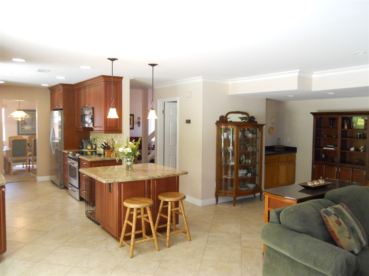 14733 Oakline Road Poway, CA 92064 - Photo 7 of 23 Beautiful Kitchen with custom cabinets , granite counters duel pane windows, just off the family room
