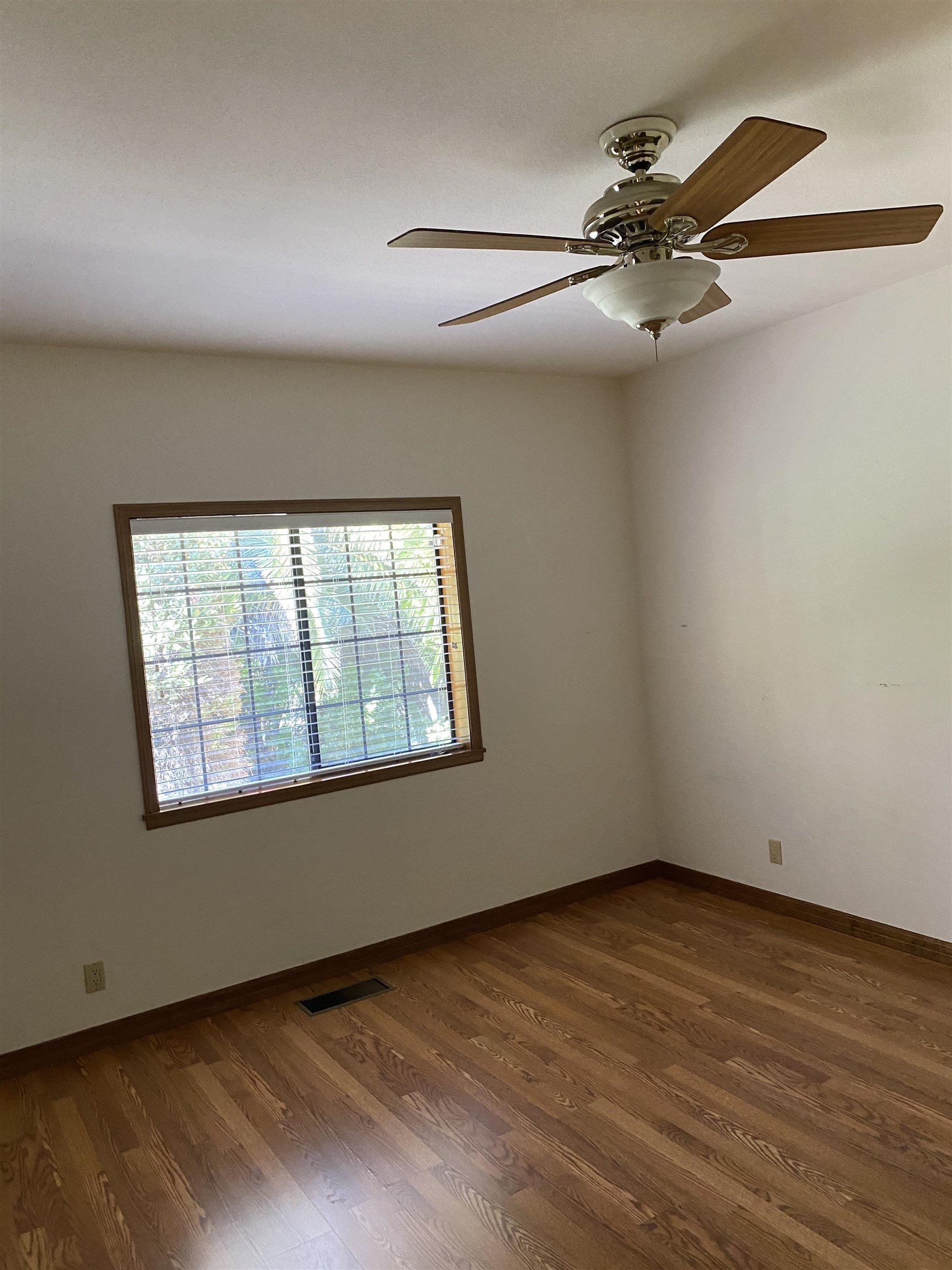 11 Foothill Lane Pleasanton, CA 94588 - Photo 8 of 38 an empty room with a window