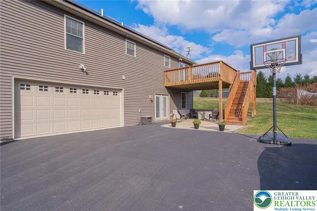 a view of a house with backyard and porch