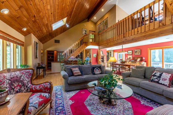 $1,140,000 | 70 Hunter Lane, Jamaica, VT 05343