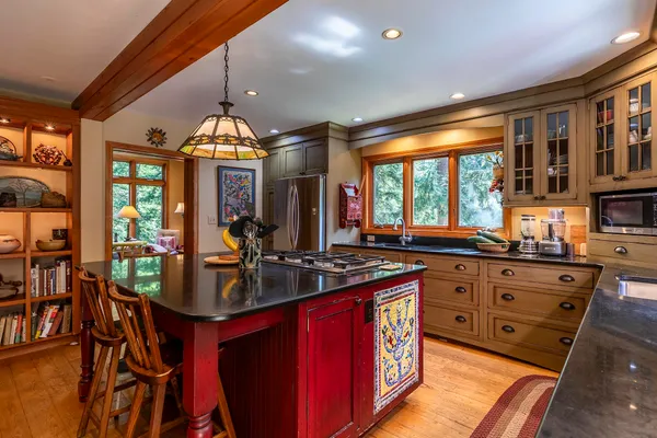 $1,140,000 | 70 Hunter Lane, Jamaica, VT 05343