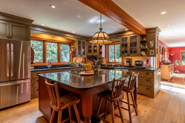 $1,140,000 | 70 Hunter Lane, Jamaica, VT 05343