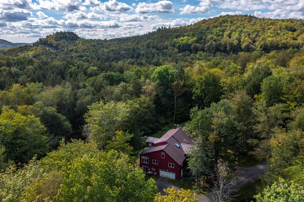 $1,140,000 | 70 Hunter Lane, Jamaica, VT 05343