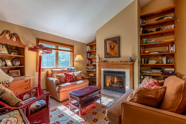 $1,140,000 | 70 Hunter Lane, Jamaica, VT 05343