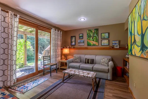 $1,140,000 | 70 Hunter Lane, Jamaica, VT 05343