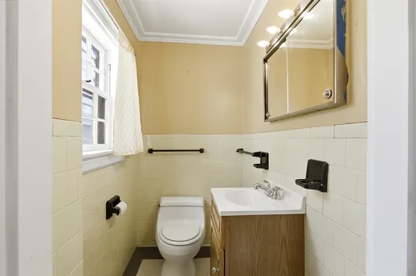 $525,000 | 1067 Main Street, Haverhill, MA 01830