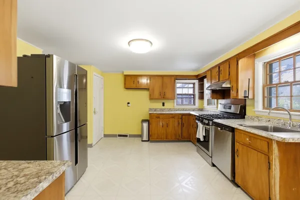 $525,000 | 1067 Main Street, Haverhill, MA 01830