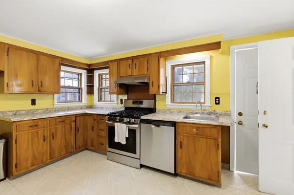 $525,000 | 1067 Main Street, Haverhill, MA 01830