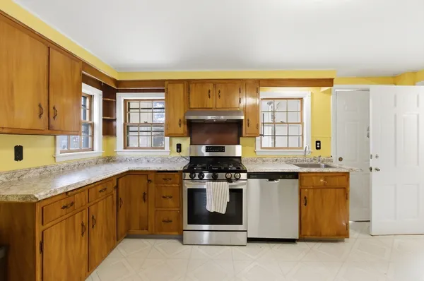 $525,000 | 1067 Main Street, Haverhill, MA 01830