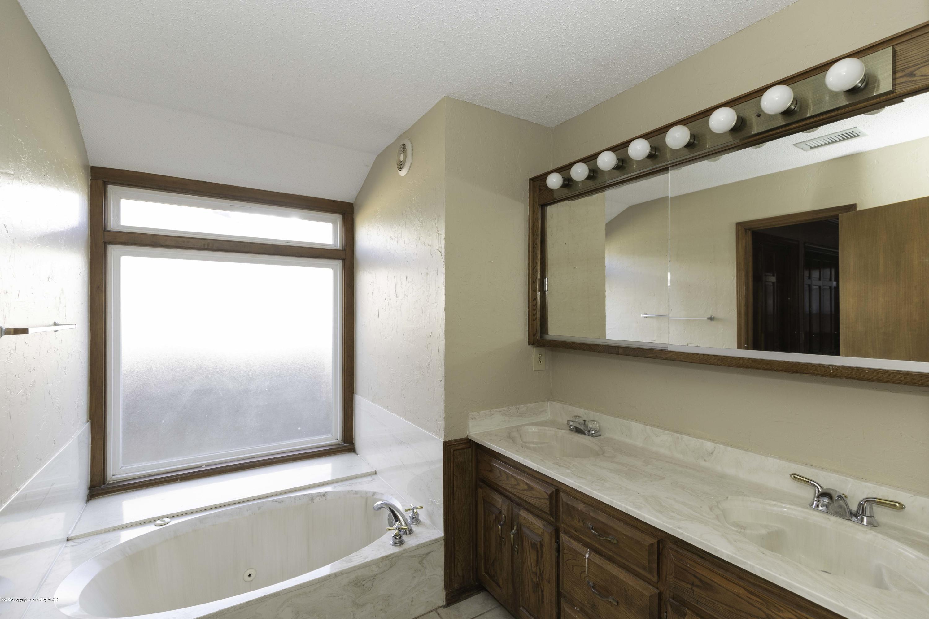 6415 Drexel Road Amarillo, TX 79109 - Photo 19 of 35 MASTER BATH VIEW 2