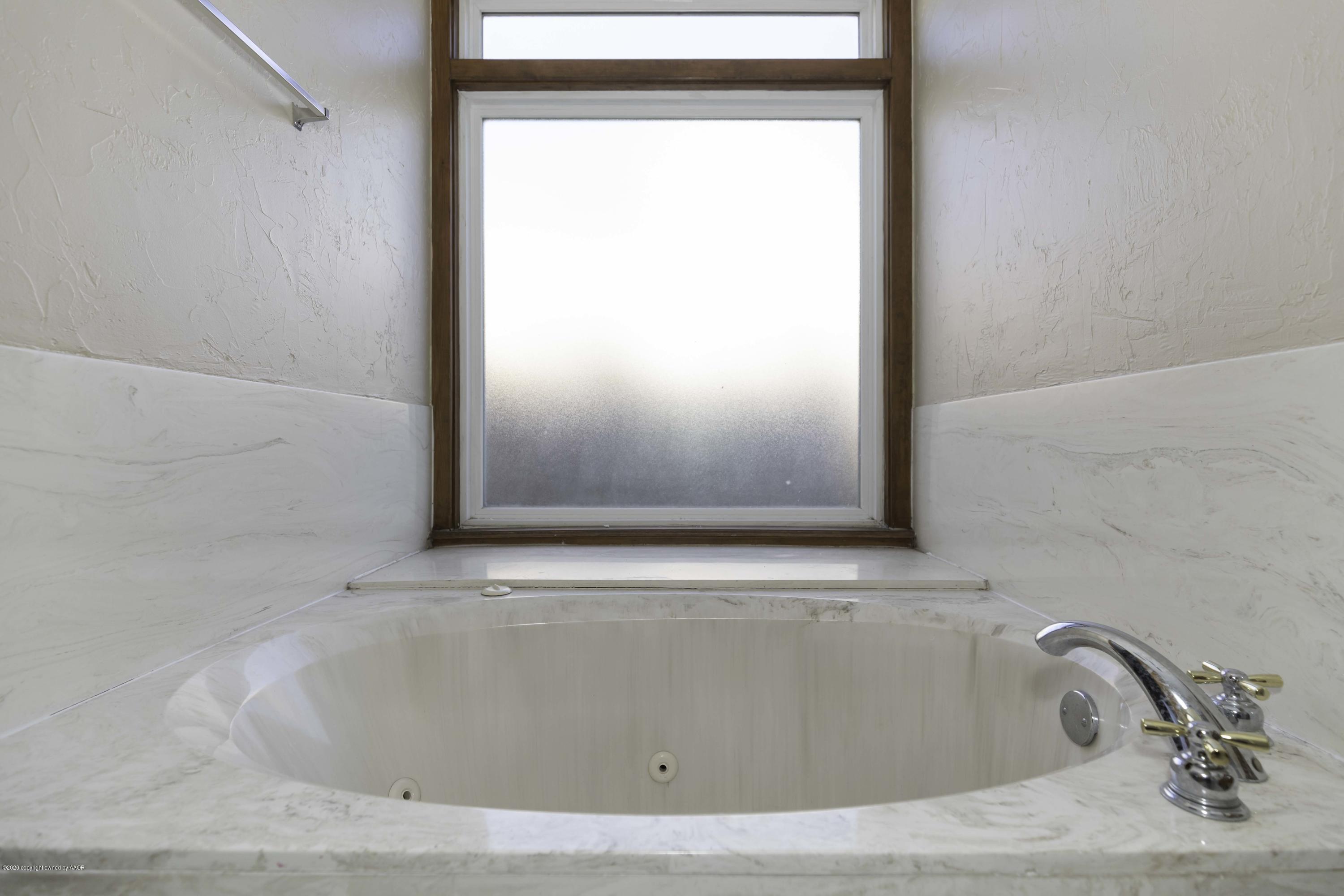 6415 Drexel Road Amarillo, TX 79109 - Photo 20 of 35 MASTER BATH VIEW 3