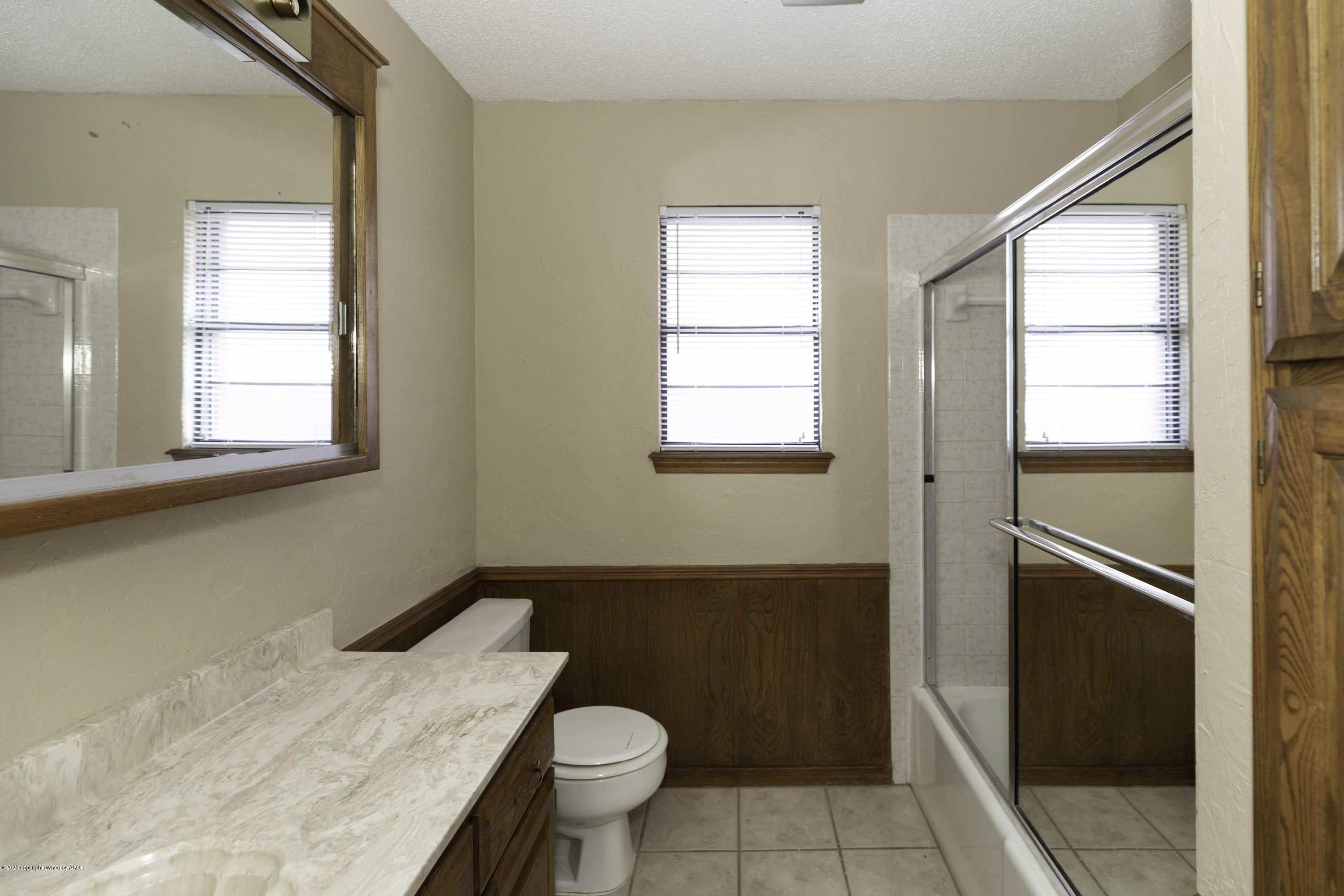 6415 Drexel Road Amarillo, TX 79109 - Photo 28 of 35 BATHROOM 2 VIEW 1