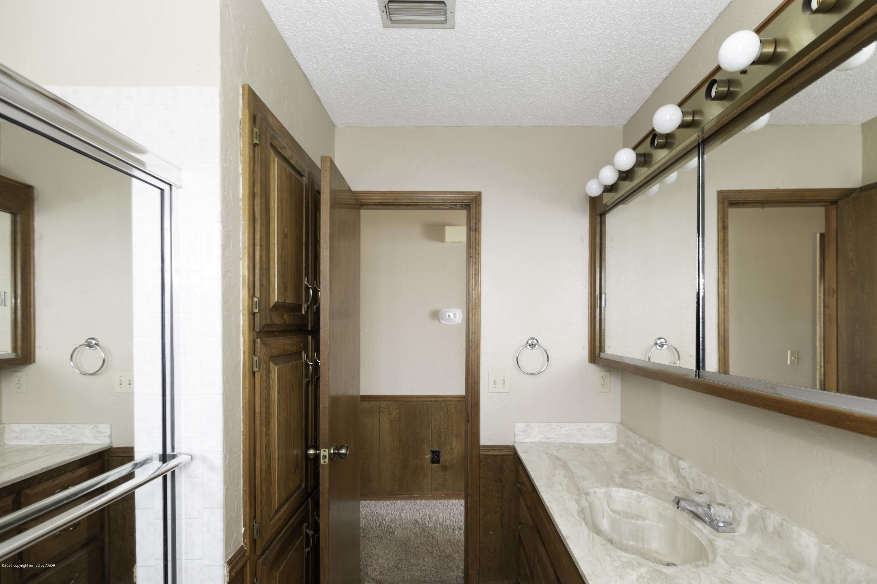 6415 Drexel Road Amarillo, TX 79109 - Photo 29 of 35 BATHROOM 2 VIEW 2