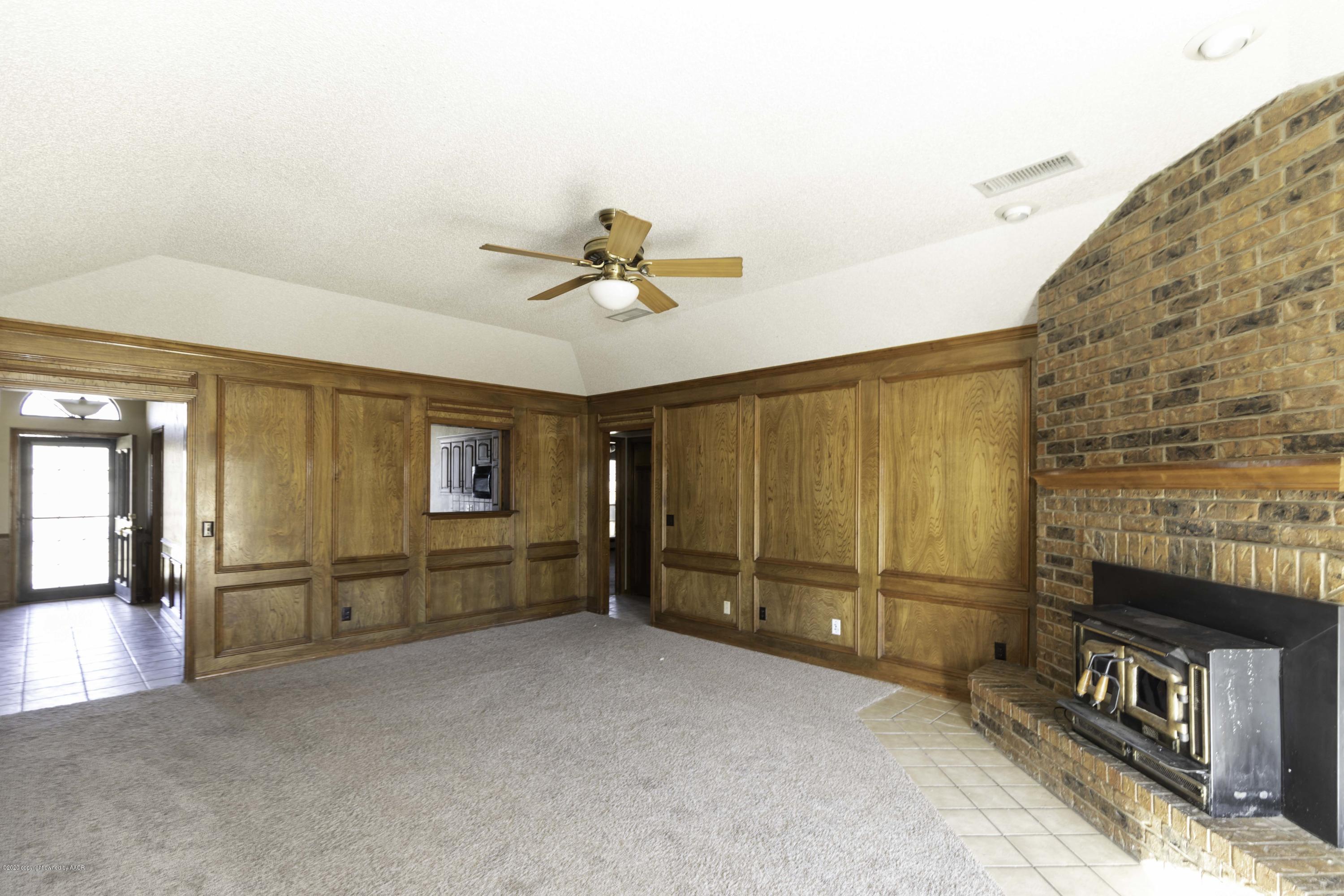 6415 Drexel Road Amarillo, TX 79109 - Photo 6 of 35 LIVING ROOM VIEW 3