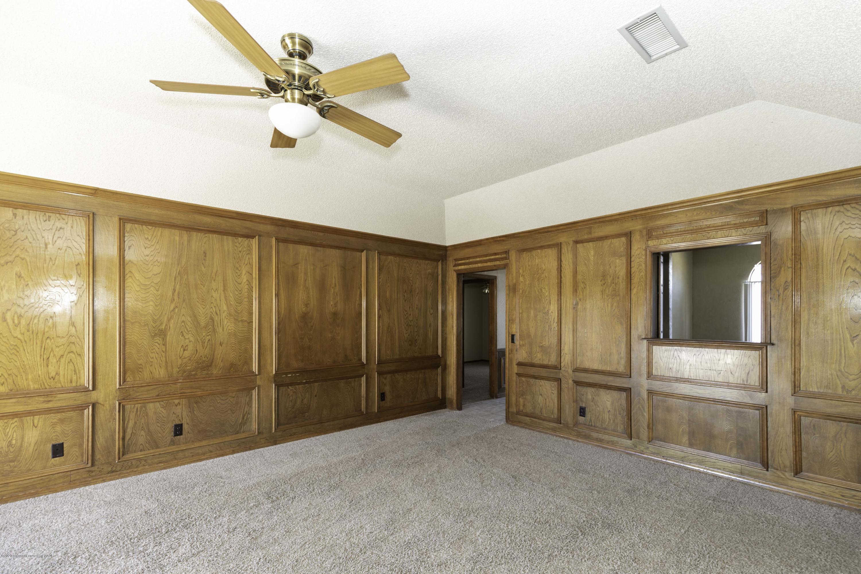 6415 Drexel Road Amarillo, TX 79109 - Photo 7 of 35 LIVING ROOM VIEW 4