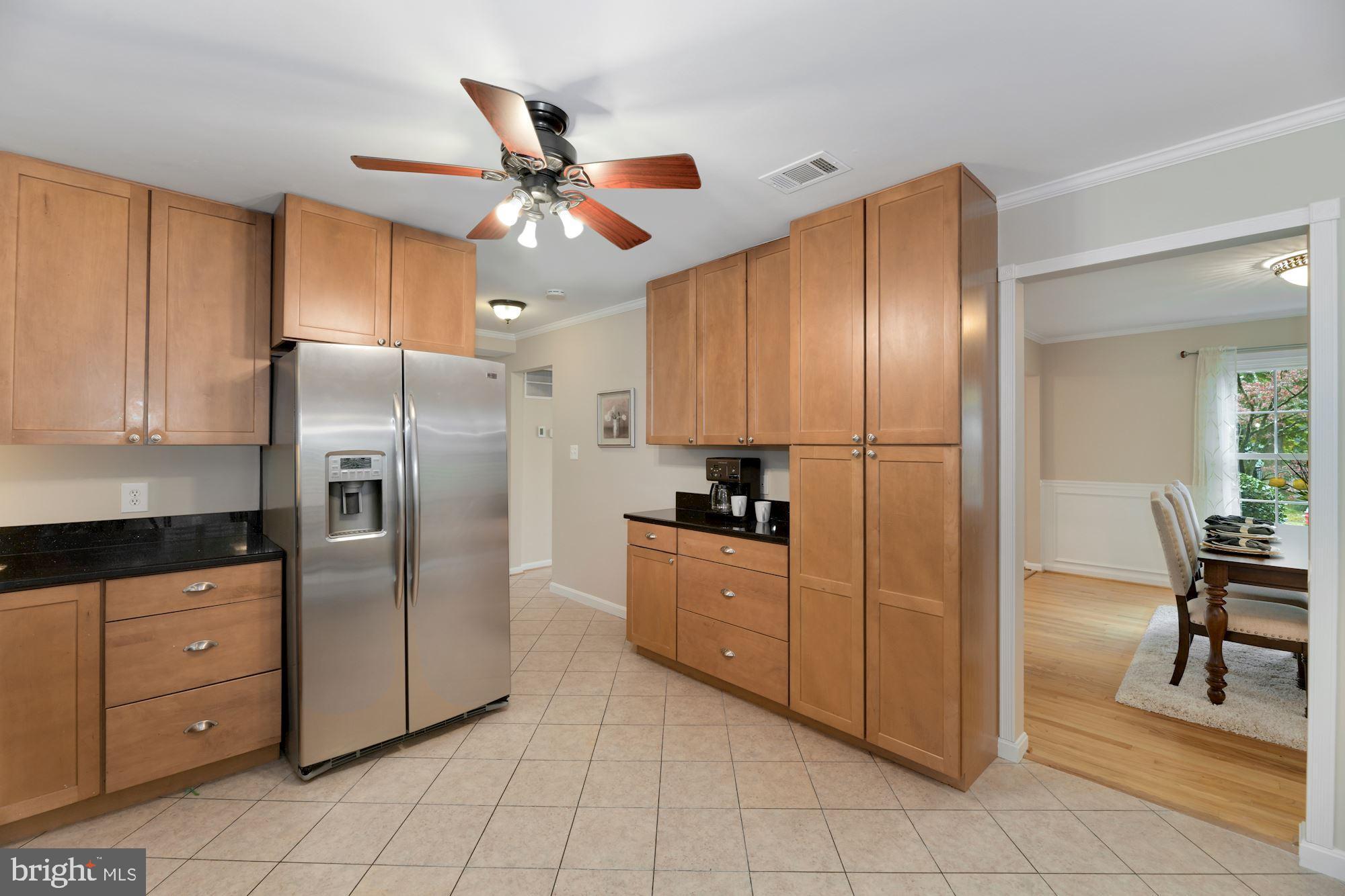 6012 Commack Court Springfield, VA 22152 - Photo 20 of 56 Coffee bar and pantry