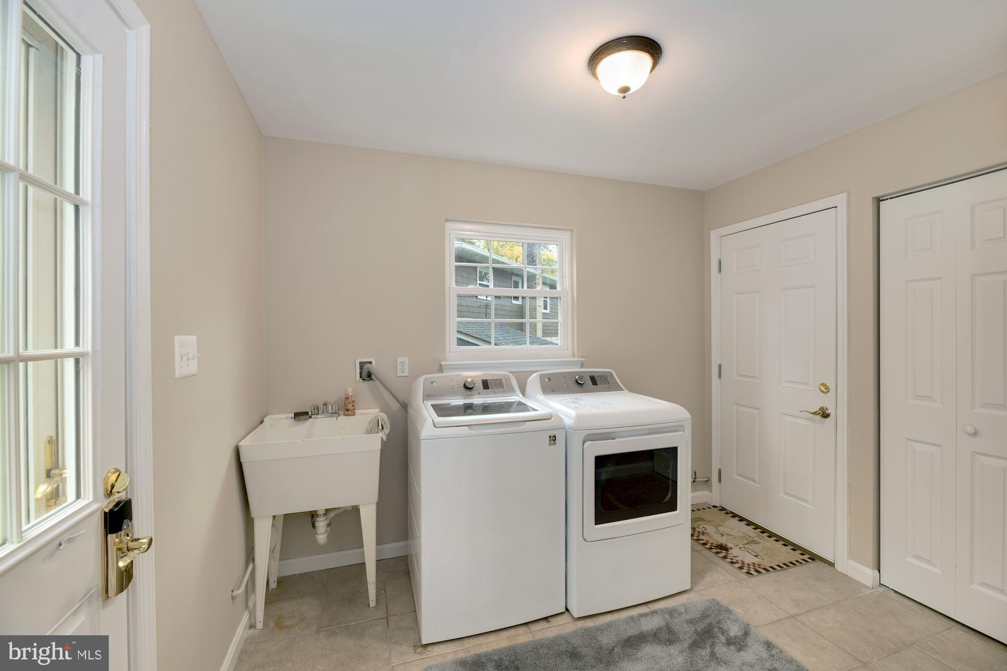 6012 Commack Court Springfield, VA 22152 - Photo 22 of 56 Mud room with entry from garage and back yard