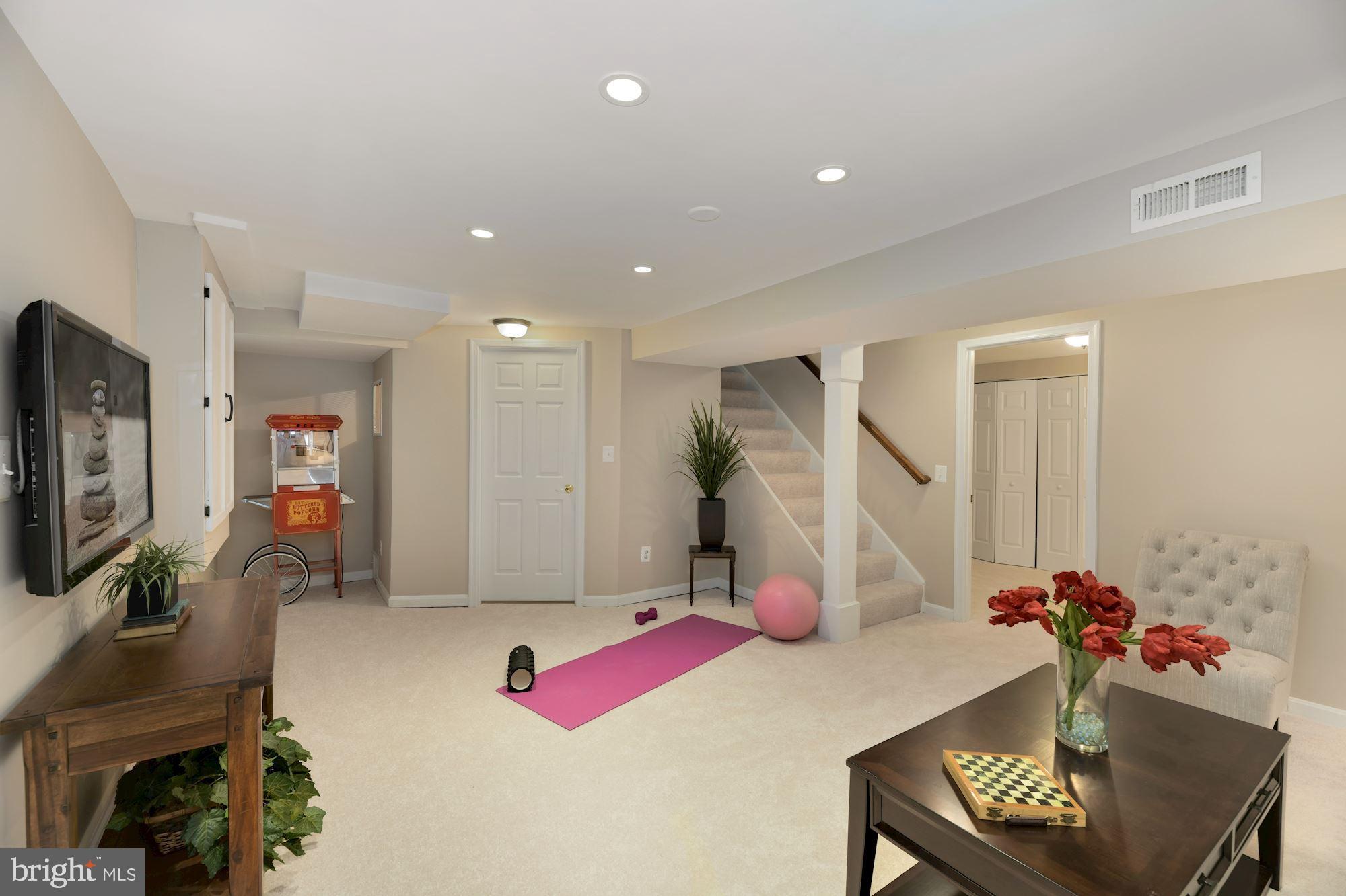 6012 Commack Court Springfield, VA 22152 - Photo 32 of 56 Recreation room