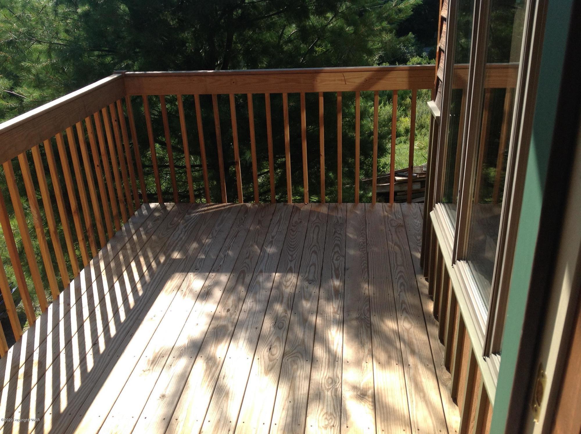 1194 Sugar Mountain Road West Bushkill, PA 18324 - Photo 11 of 41 Upper deck