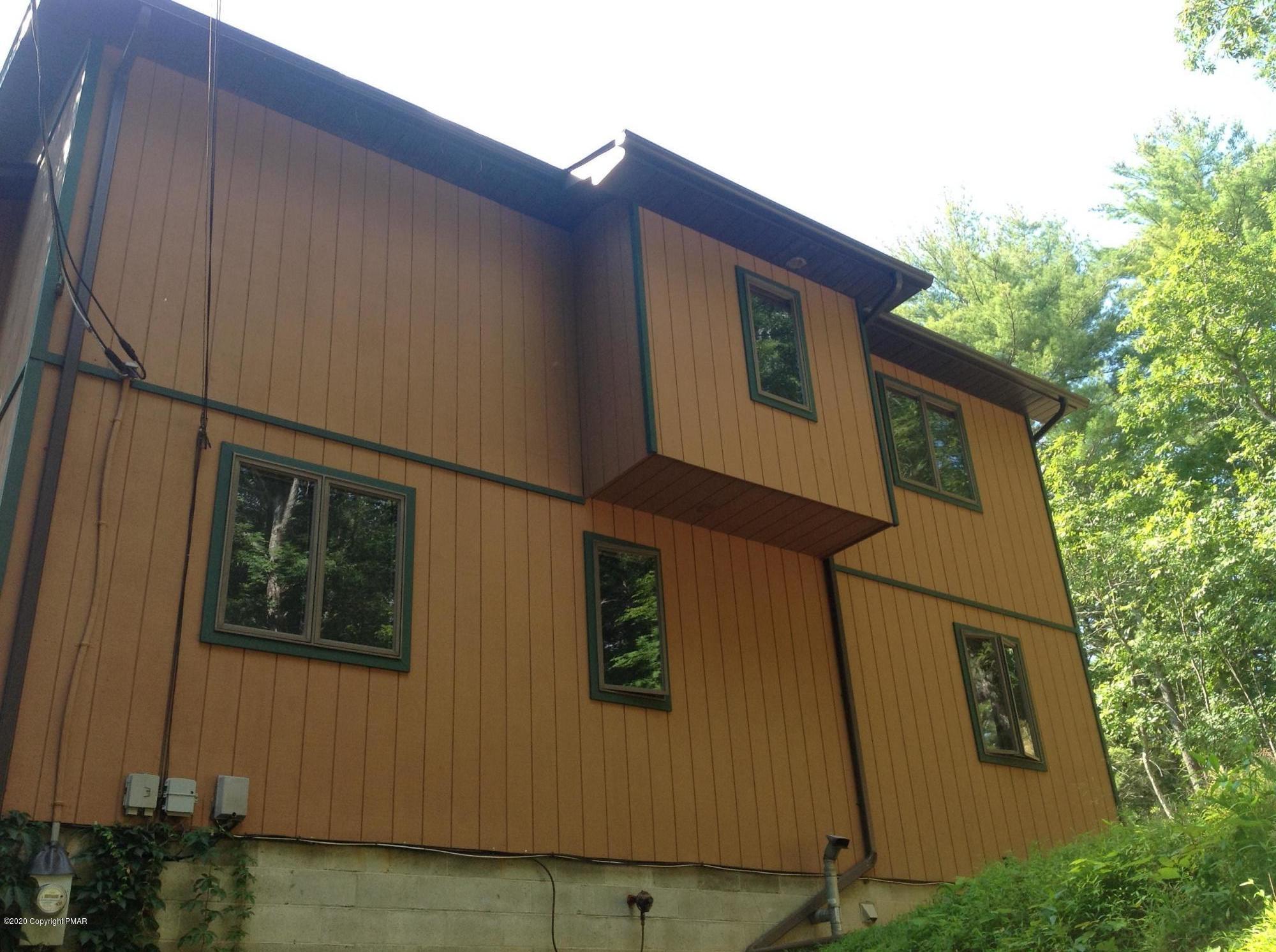 1194 Sugar Mountain Road West Bushkill, PA 18324 - Photo 3 of 41 Upper level