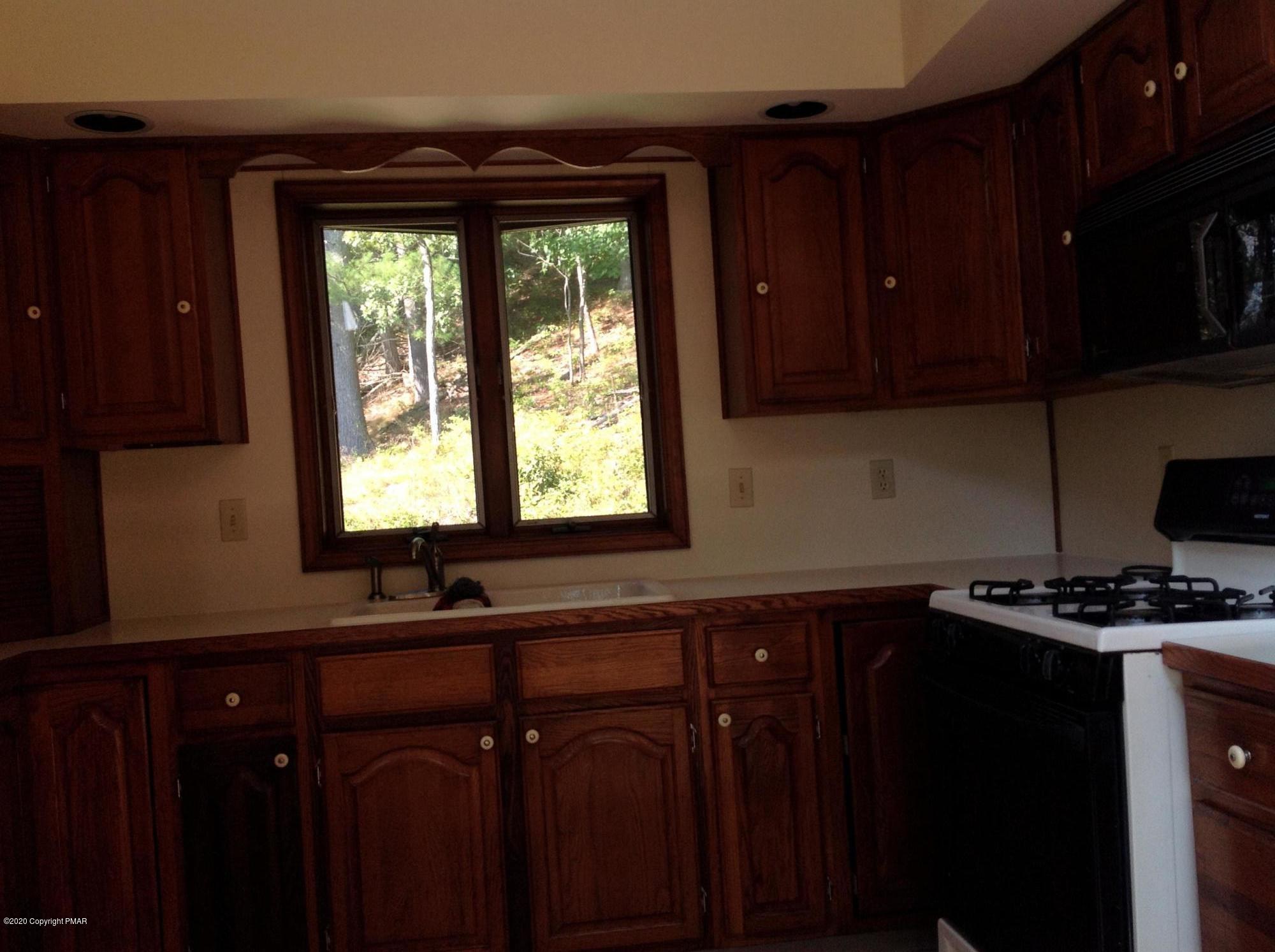 1194 Sugar Mountain Road West Bushkill, PA 18324 - Photo 35 of 41 main level