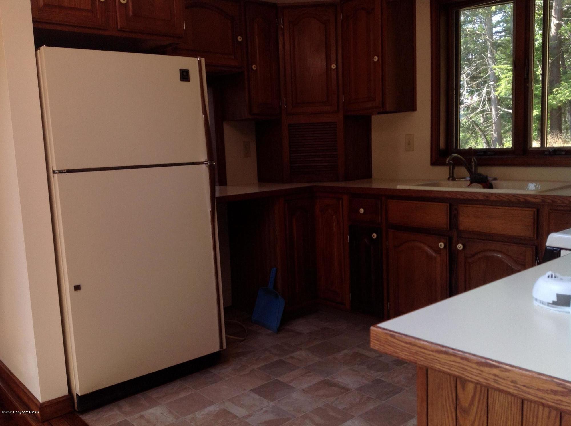 1194 Sugar Mountain Road West Bushkill, PA 18324 - Photo 36 of 41 Kitchen Main Level
