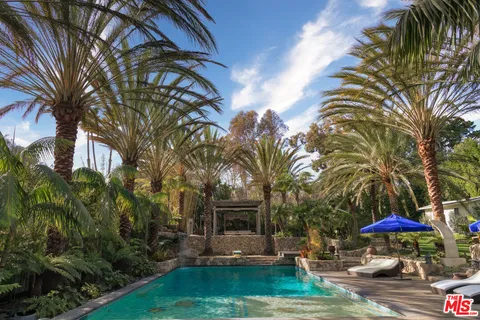 $7,750,000 | 7059 Fernhill Drive, Malibu, CA 90265