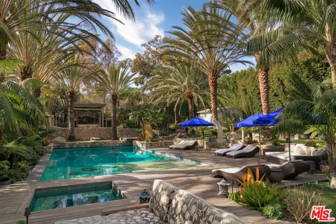 $7,750,000 | 7059 Fernhill Drive, Malibu, CA 90265