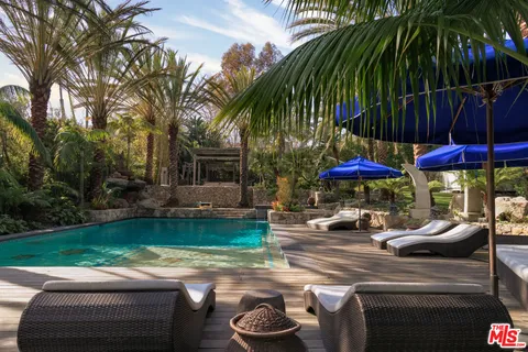 $7,750,000 | 7059 Fernhill Drive, Malibu, CA 90265