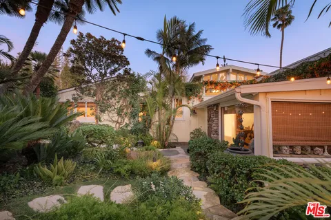 $7,750,000 | 7059 Fernhill Drive, Malibu, CA 90265