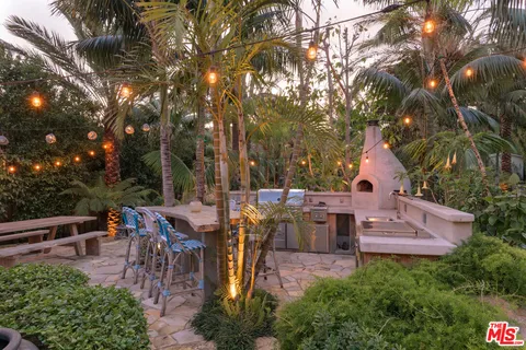 $7,750,000 | 7059 Fernhill Drive, Malibu, CA 90265