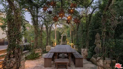 $7,750,000 | 7059 Fernhill Drive, Malibu, CA 90265