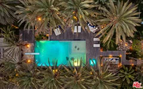 $7,750,000 | 7059 Fernhill Drive, Malibu, CA 90265