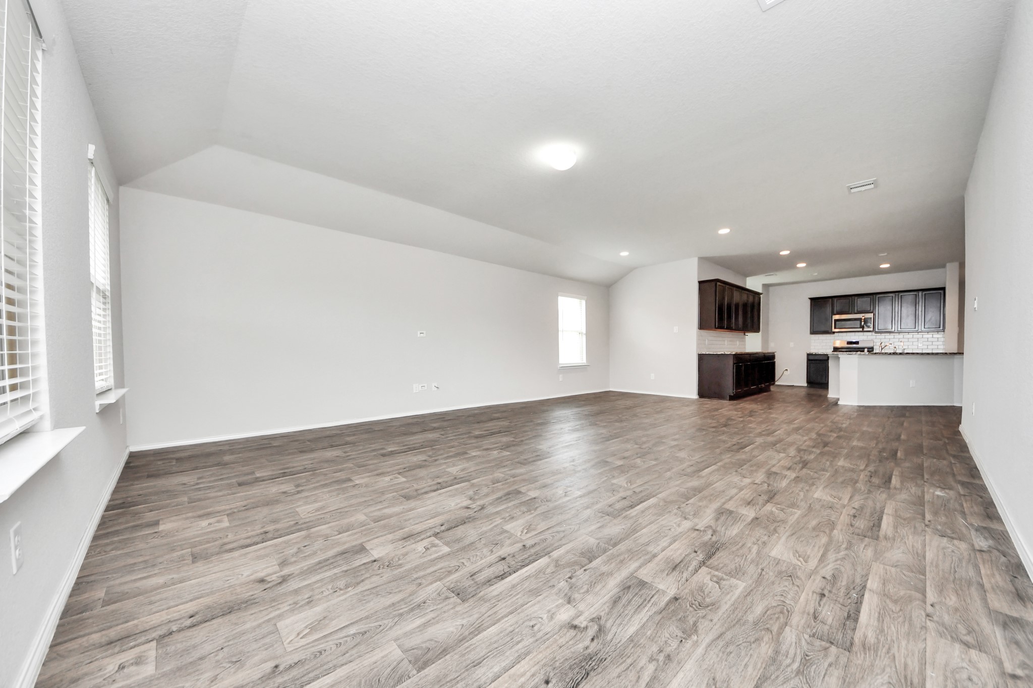 8302 Rose Petals Lane Rosharon, TX 77583 - Photo 39 of 42 Expansive living and entertaining space