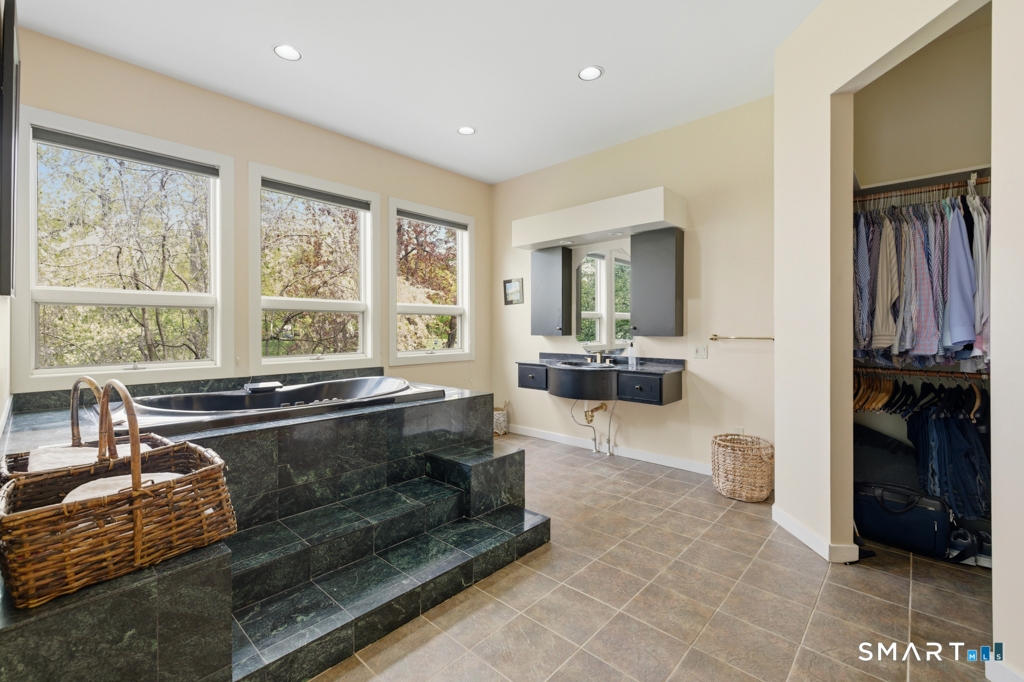 85 Norrans Ridge Drive Ridgefield, CT 06877 - Photo 19 of 40