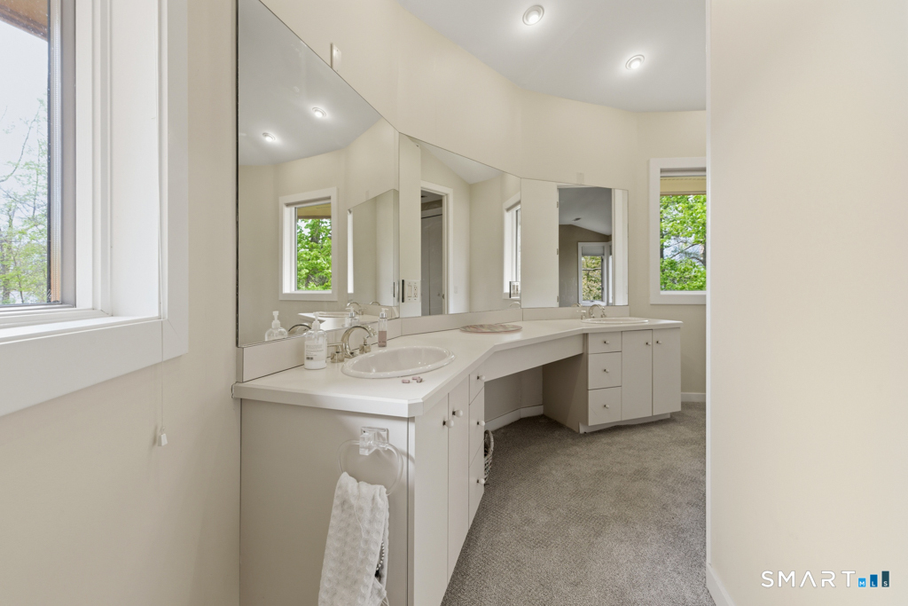 85 Norrans Ridge Drive Ridgefield, CT 06877 - Photo 27 of 40