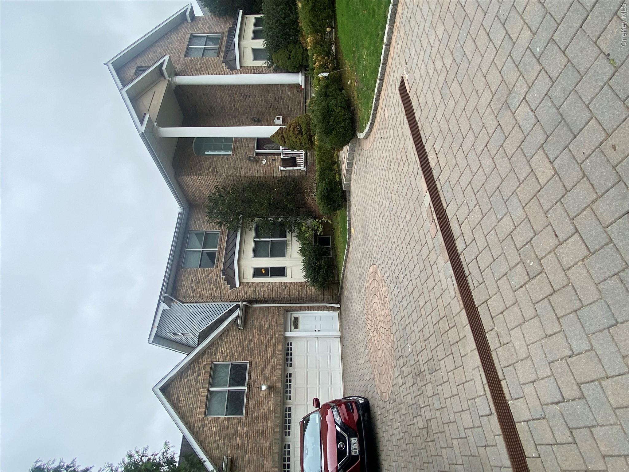 18 Crosshill Road Eastchester, NY 10709 - Photo 2 of 30