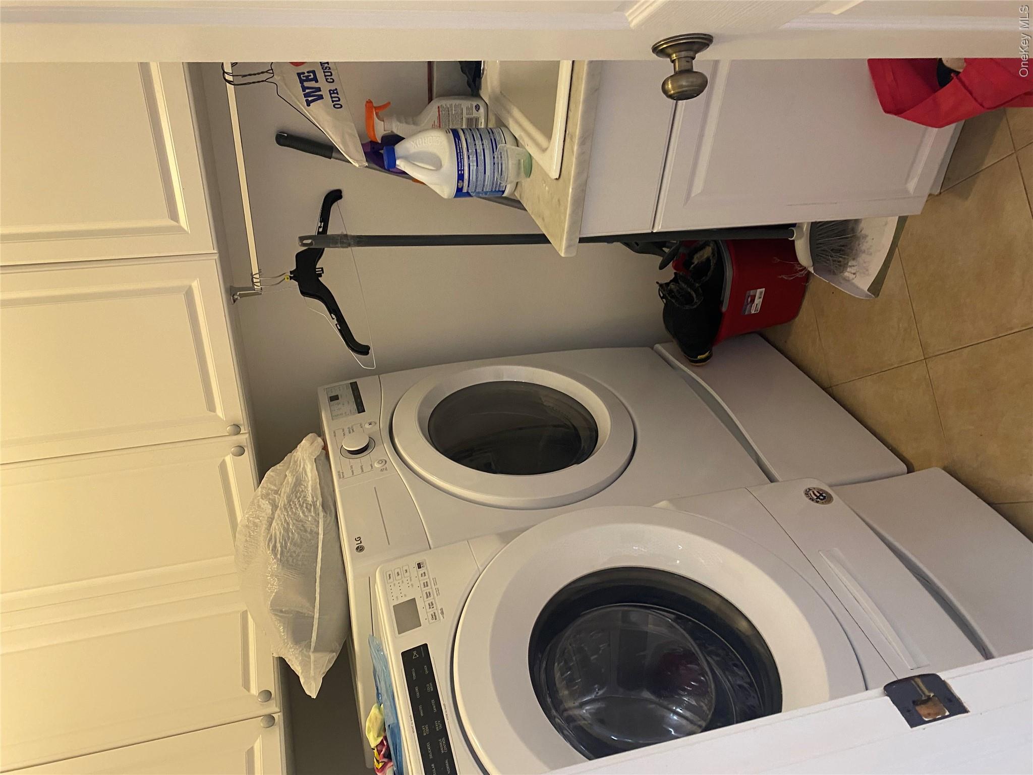 18 Crosshill Road Eastchester, NY 10709 - Photo 9 of 10 a utility room with dryer and washer