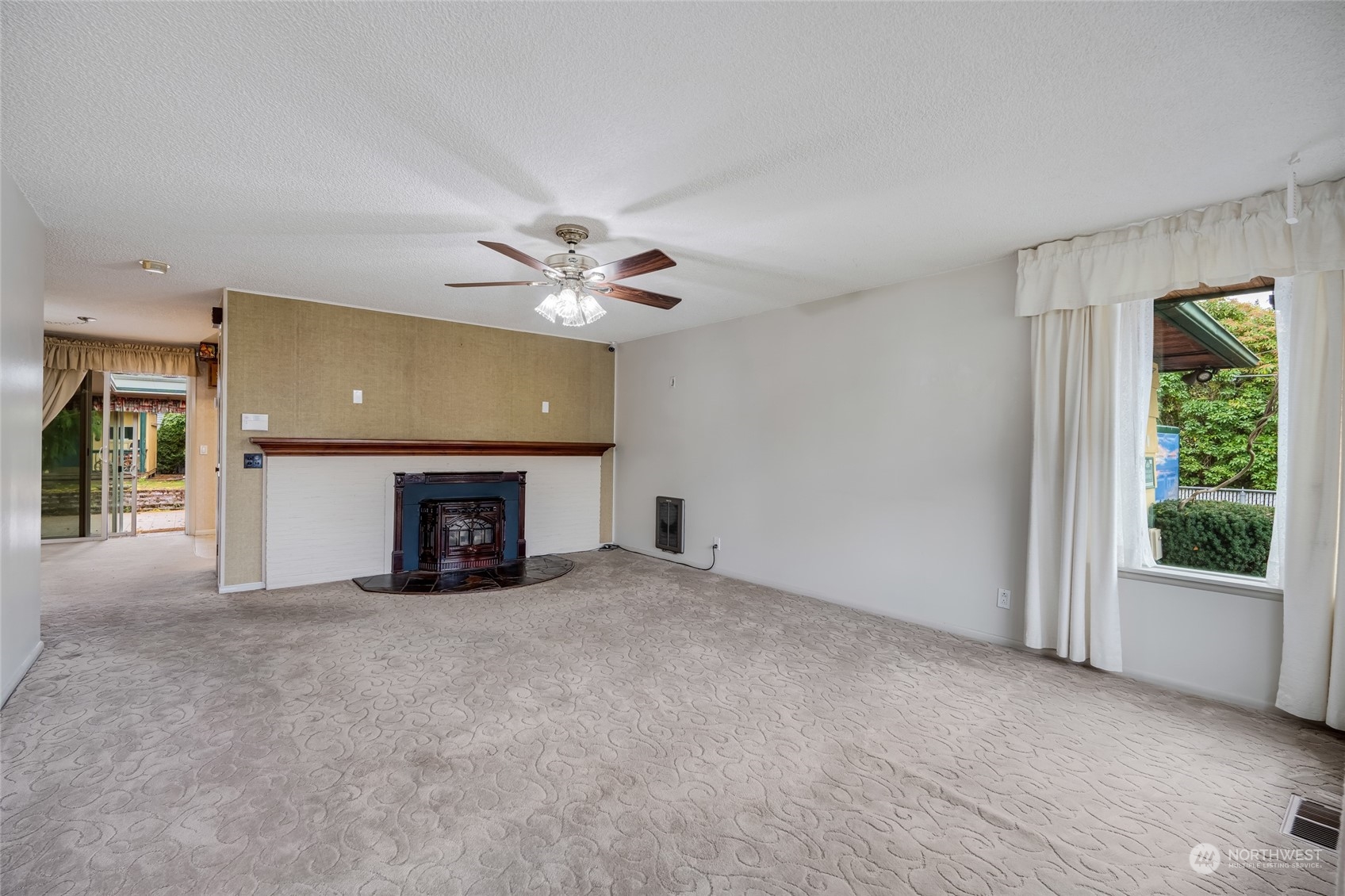 6525 Morgan Road Everett, WA 98203 - Photo 3 of 31
