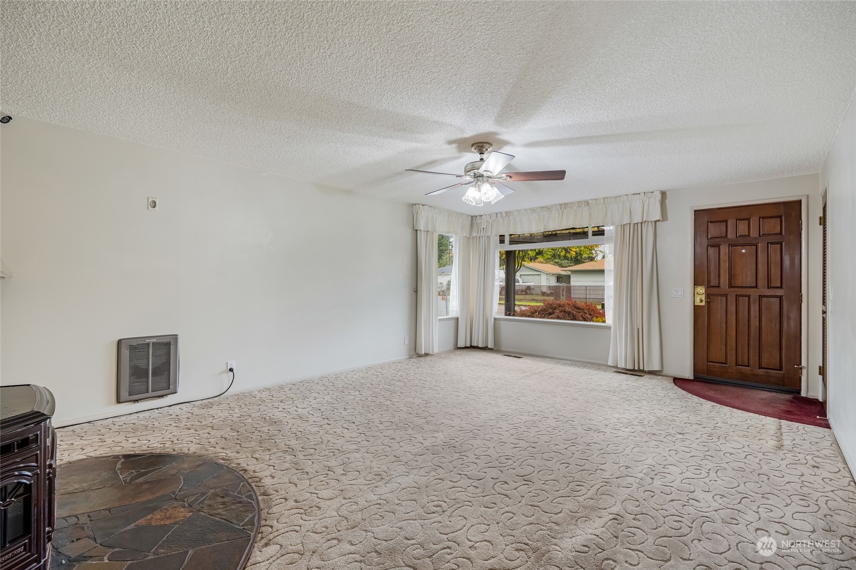 6525 Morgan Road Everett, WA 98203 - Photo 4 of 31