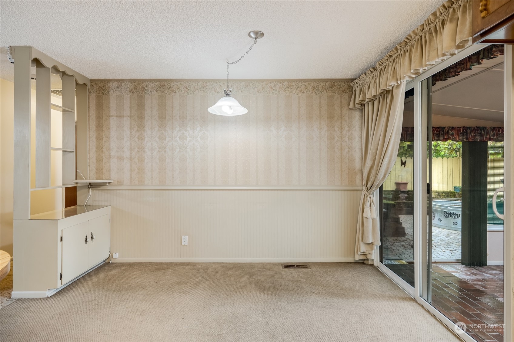 6525 Morgan Road Everett, WA 98203 - Photo 5 of 31