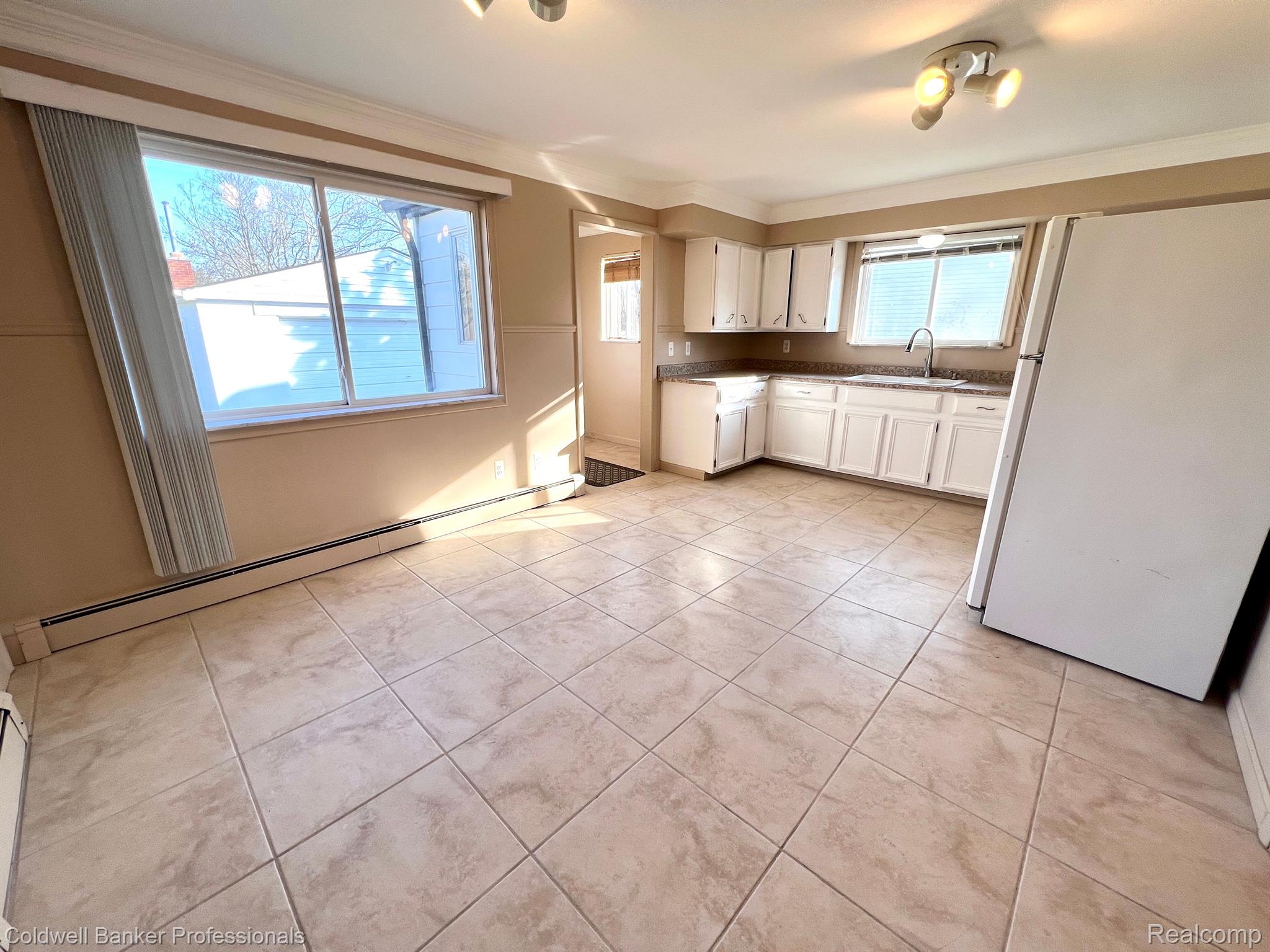 1716 Milverton Road Troy, MI 48083 - Photo 7 of 18 Kitchen/Dining
