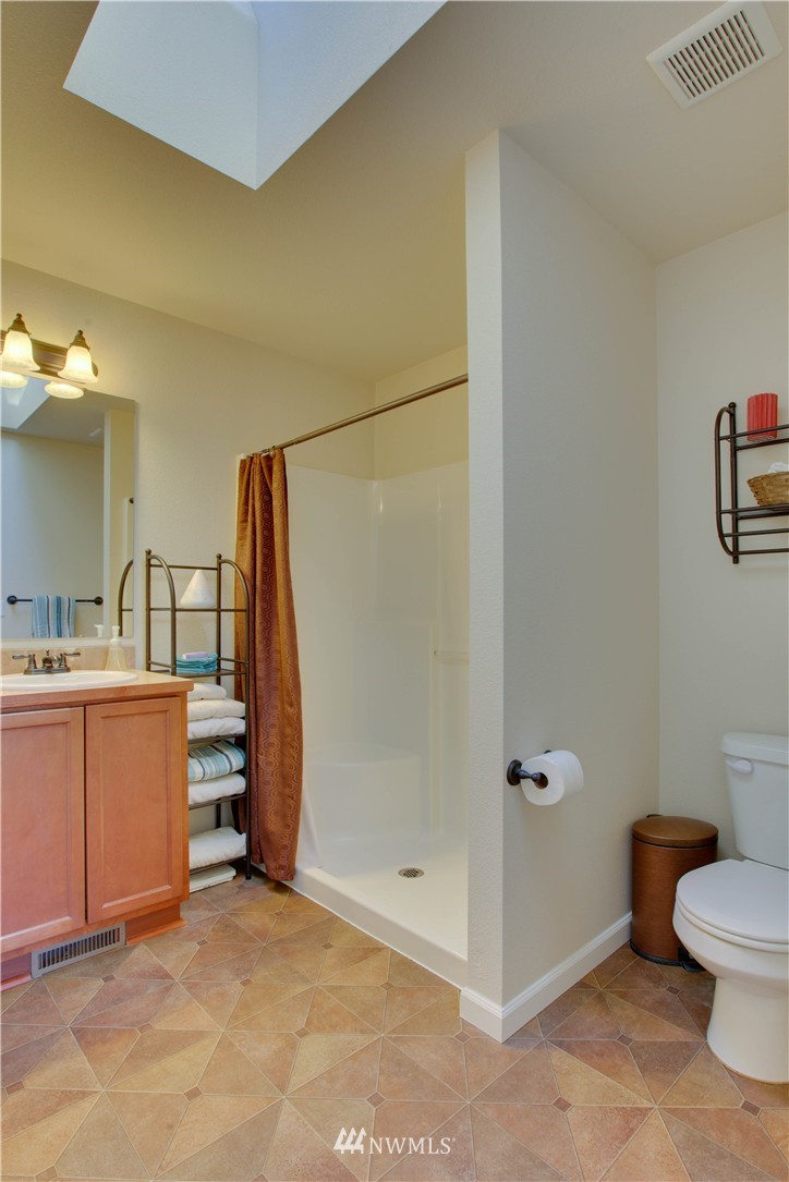 5029 Northeast 2nd Court Renton, WA 98059 - Photo 19 of 25 Gallery Image 19