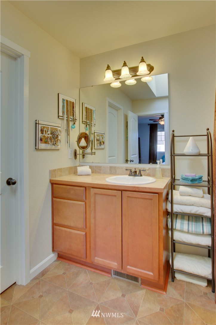 5029 Northeast 2nd Court Renton, WA 98059 - Photo 20 of 25 Gallery Image 20